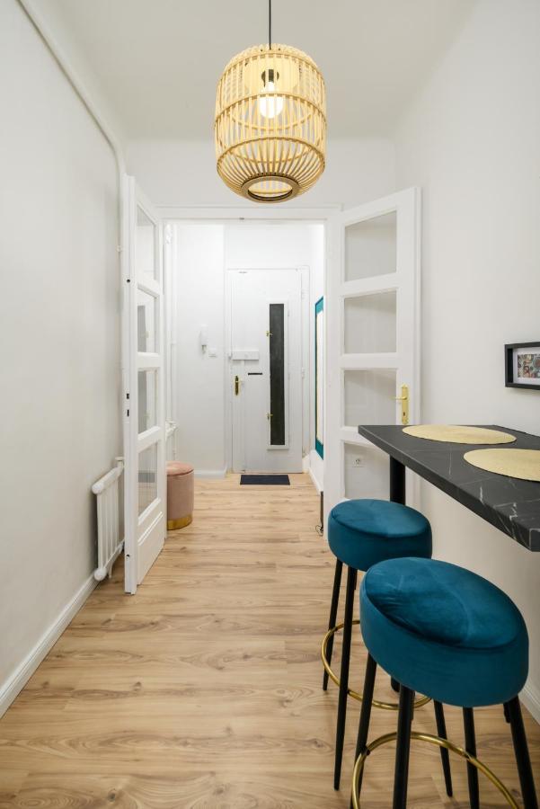 Stylish Spot By The River Danube Будапеща Екстериор снимка